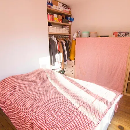 Superb Bright Near Pere Lachaise * Parigi