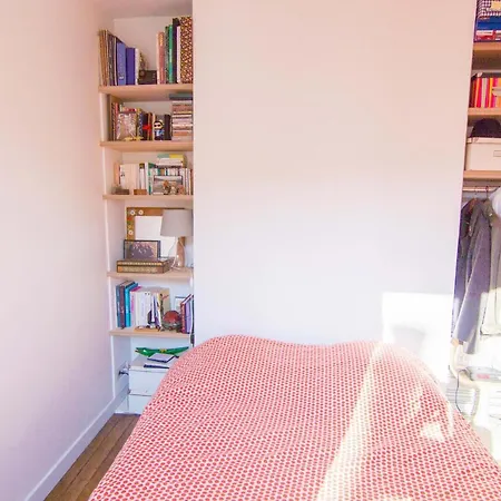 Superb Bright Near Pere Lachaise Parigi